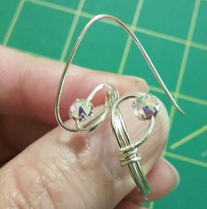 Wire wrapping ring with rhinestones