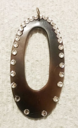 Gluing rhinestones to a plastic pendant
