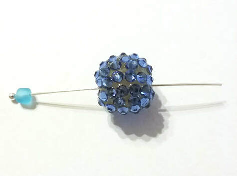 Slide small bead and pave bead onto head pin